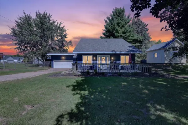 283 E Pine Street Ne, Cedar Springs, MI 49319
