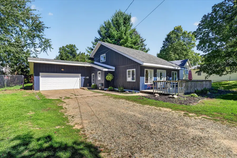 283 E Pine Street Ne, Cedar Springs, MI 49319 - #2