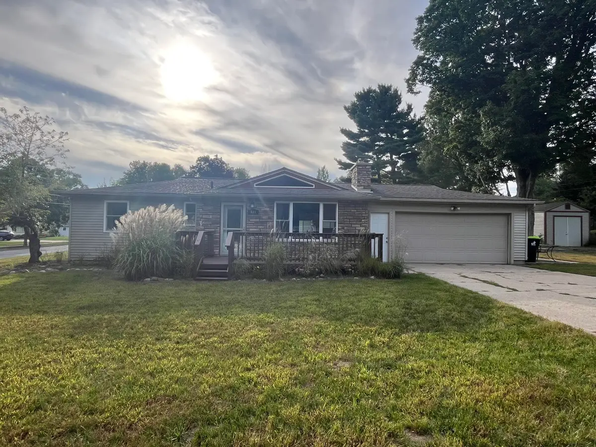 831 S Alexander Street, Greenville, MI 48838 - #1