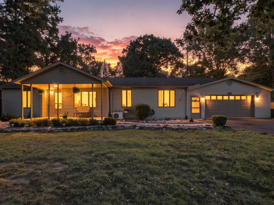 33590 Clarita Street, Livonia, MI 48152 - #2