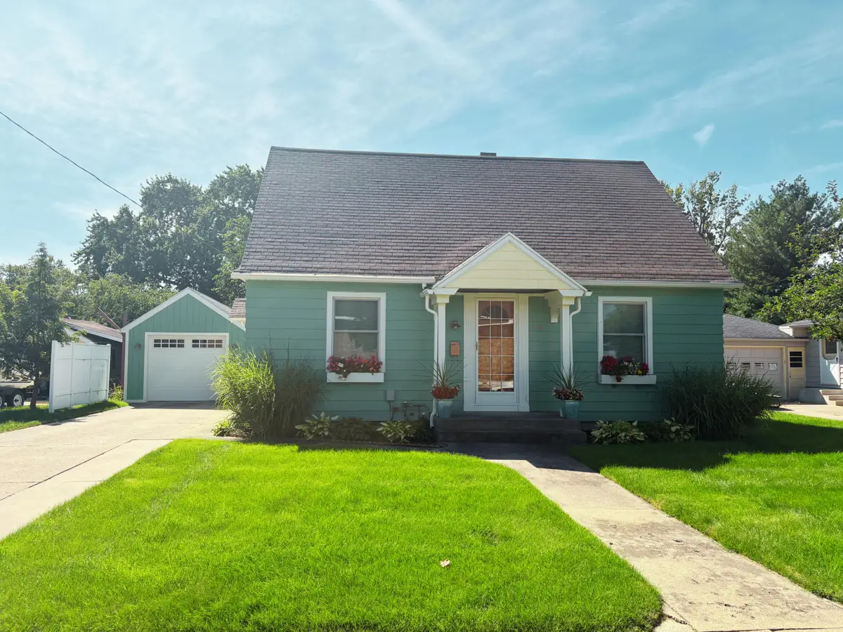 114 W Exchange Street, Spring Lake, MI 49456 - #1