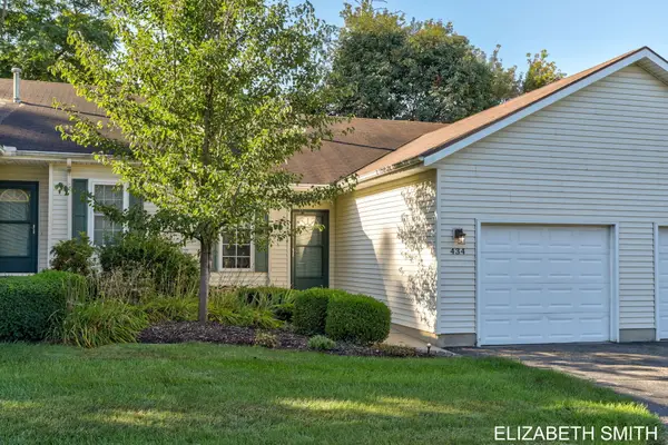 434 Lincoln Ridge Drive #14, Holland, MI 49423