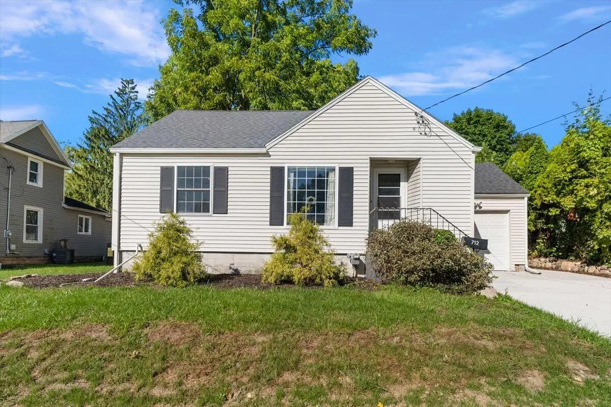 712 N Hanover Street, Hastings, MI 49058 - #1