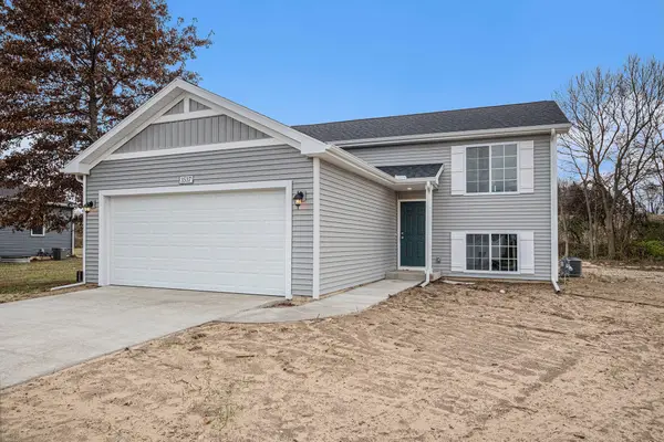 587 River Oaks Drive, Watervliet, MI 49098