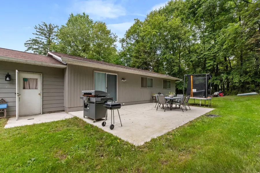 190 W Bacon Street, Hillsdale, MI 49242 - #2