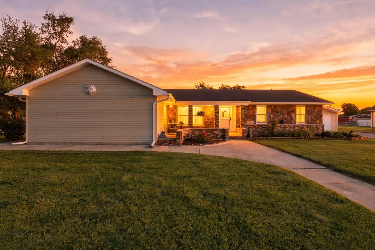 24368 Sylvan Avenue, Brownstown, MI 48134 - #1