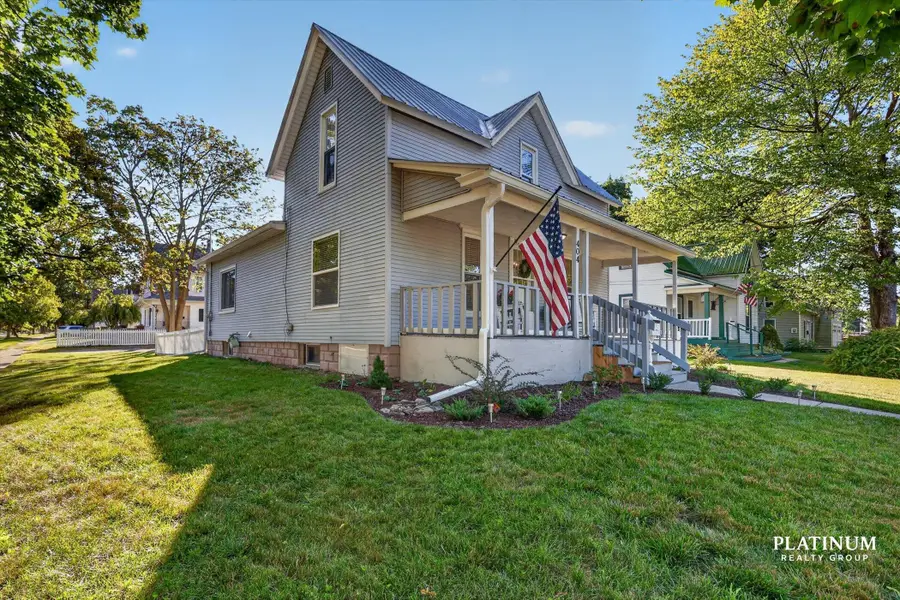 404 S Division Avenue, Fremont, MI 49412 - #2