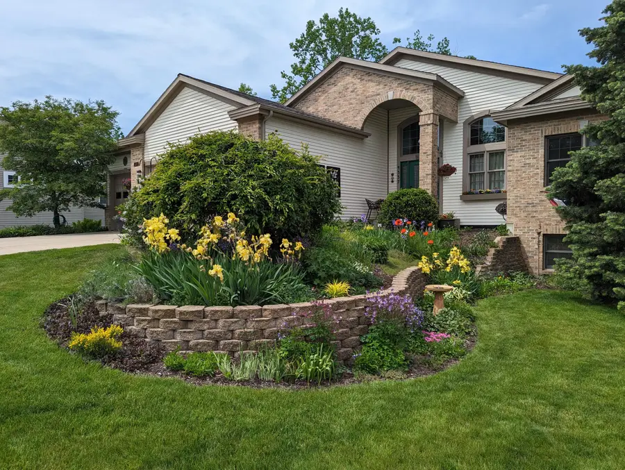 4557 Penny Lane Sw, Wyoming, MI 49418 - #3