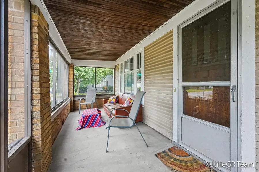 539 Garfield Avenue Nw, Grand Rapids, MI 49504 - #3
