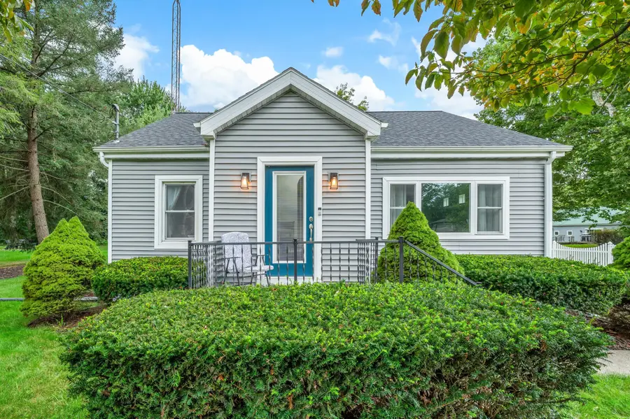 4604 Cleveland Avenue, Stevensville, MI 49127 - #2