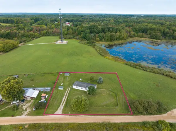 20428 5 Mile Road, Stanwood, MI 49346