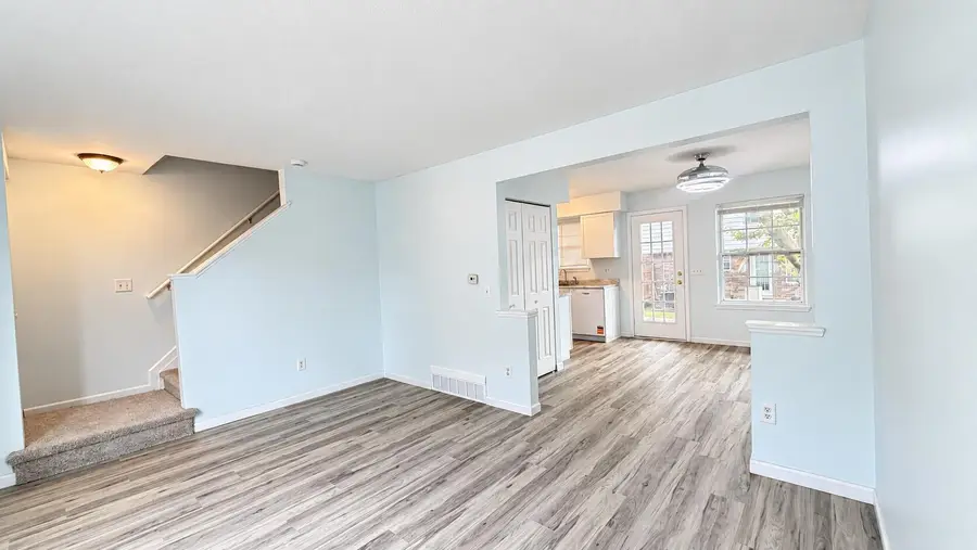 6230 Beechfield Drive, Lansing, MI 48911 - #3