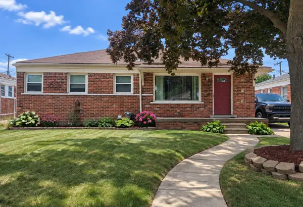 9994 E Clements Circle, Livonia, MI 48150