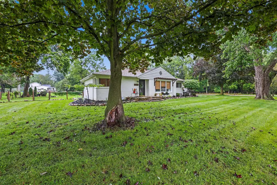 1014 Crestwood Lane, Jackson, MI 49203 - #2