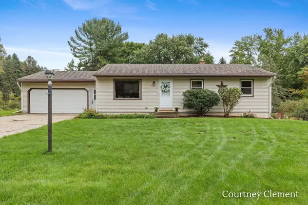 5108 Pleasant Creek Avenue Ne, Comstock Park, MI 49321