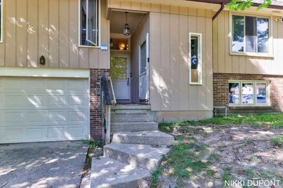 2435-2437 Edgewood Avenue Se, Grand Rapids, MI 49546 - #3
