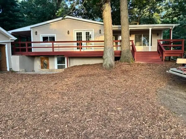 1211 N Blossom Lake Drive, Colon, MI 49040