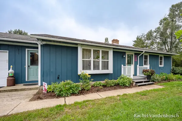 898 Hunt Street Se, Lowell, MI 49331