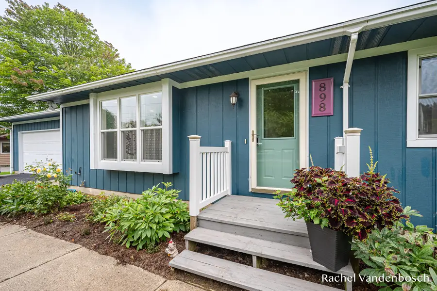 898 Hunt Street Se, Lowell, MI 49331 - #2