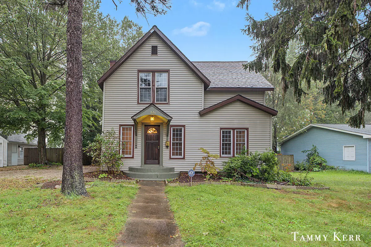 826 Phoenix Street, South Haven, MI 49090 - #1