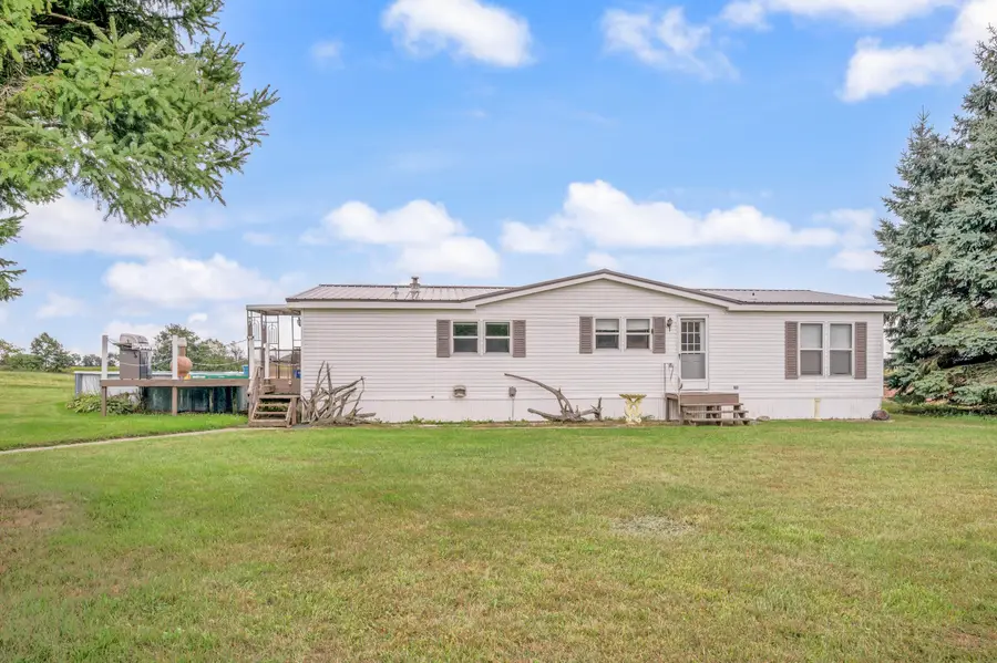 10010 S Beech Avenue, Howard City, MI 49329 - #2