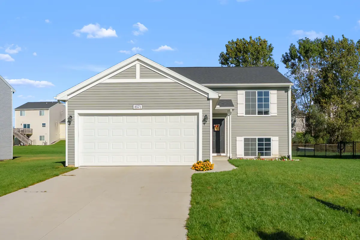 8571 E Sturtevant Avenue, Richland, MI 49083 - #1