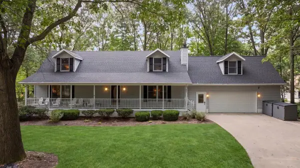 997 Singapore Drive, Saugatuck, MI 49453