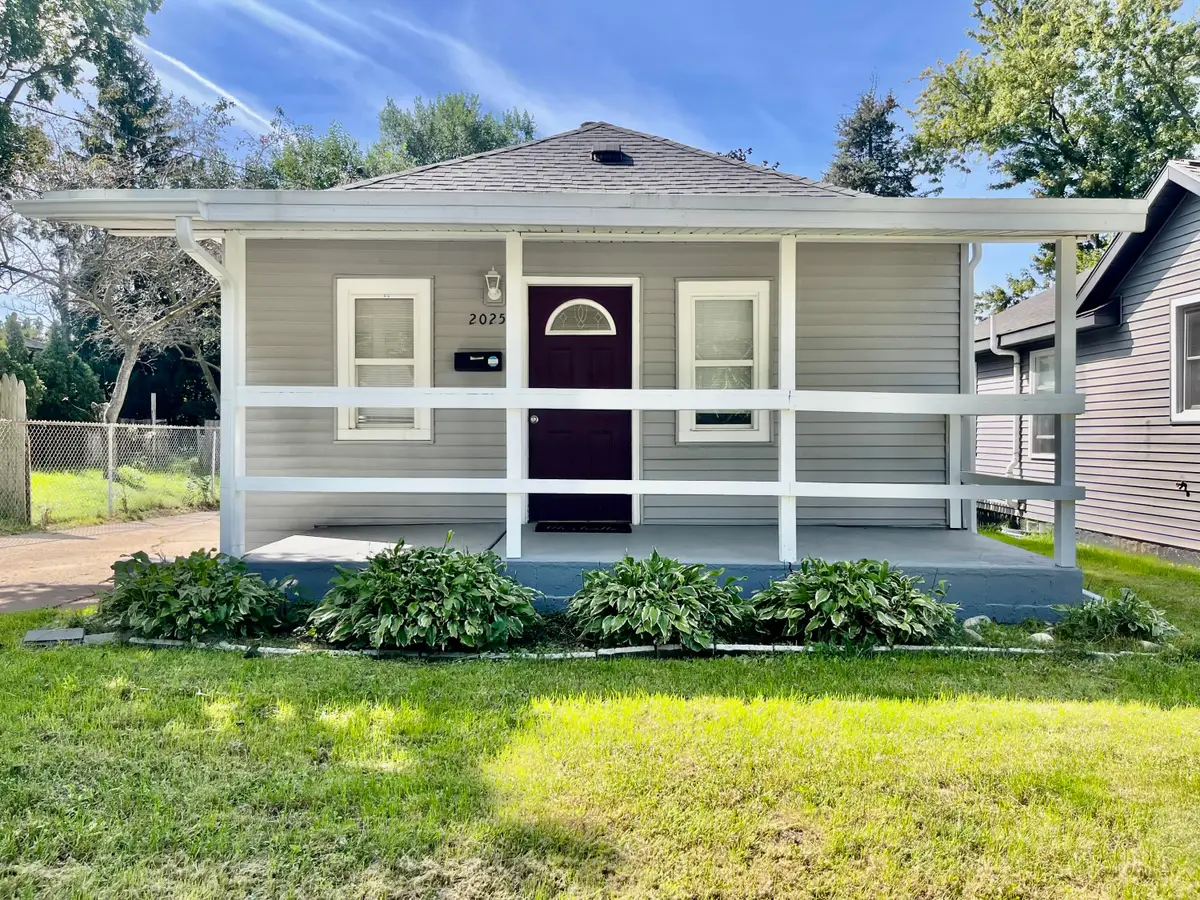 2025 De Hoop Avenue Sw, Wyoming, MI 49509 - #1