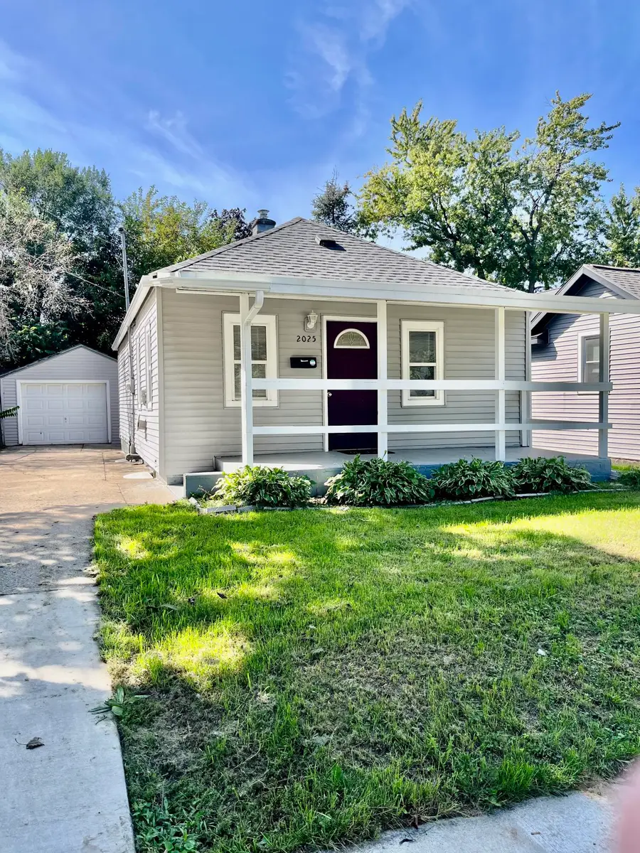 2025 De Hoop Avenue Sw, Wyoming, MI 49509 - #2