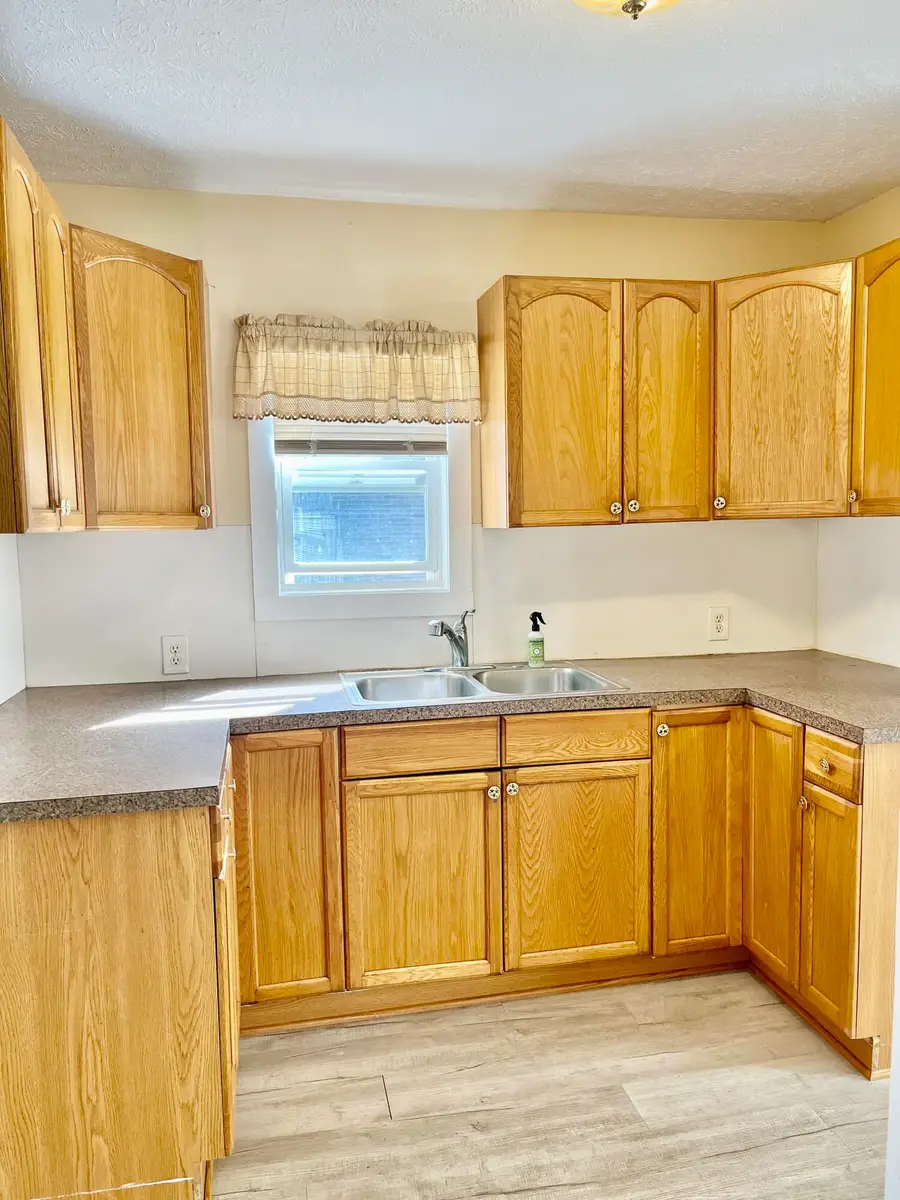 2025 De Hoop Avenue Sw, Wyoming, MI 49509 - #3