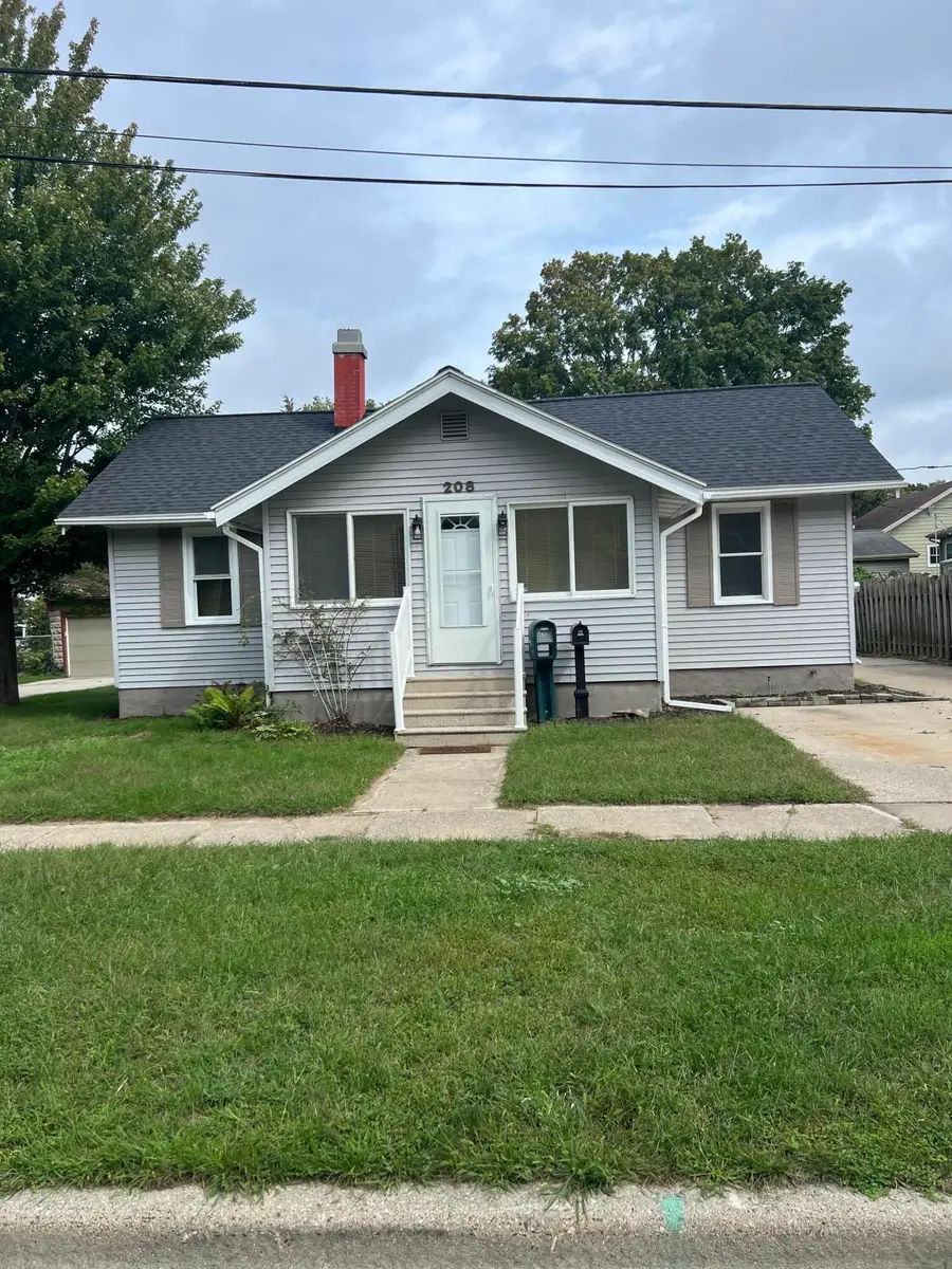 208 N Jackson Street, Spring Lake, MI 49456 - #2