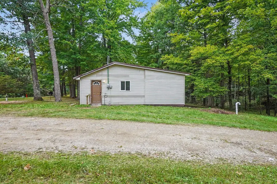 8253 1/2 E 62nd Street, Newaygo, MI 49337 - #2
