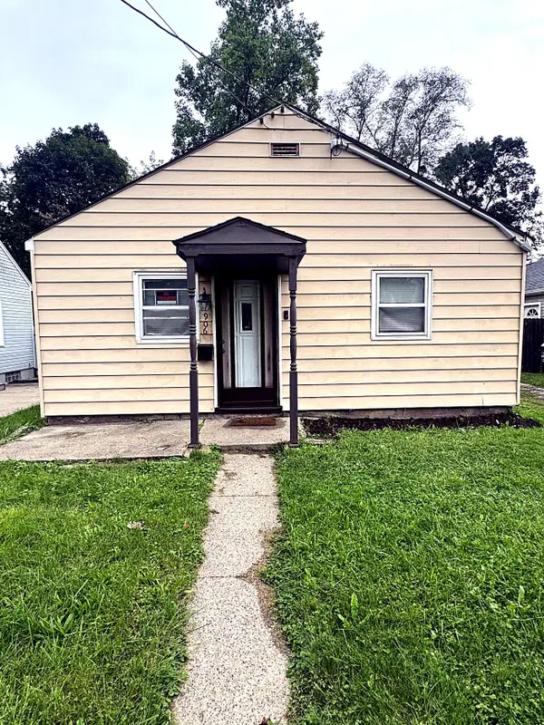 906 West Street, Lansing, MI 48915