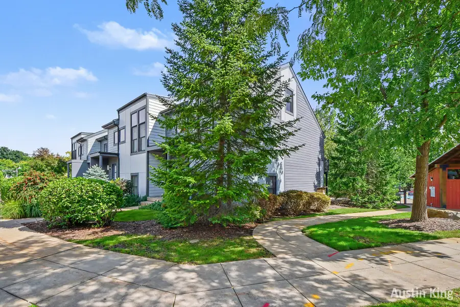 2114 New Town Drive Ne, Grand Rapids, MI 49525 - #2