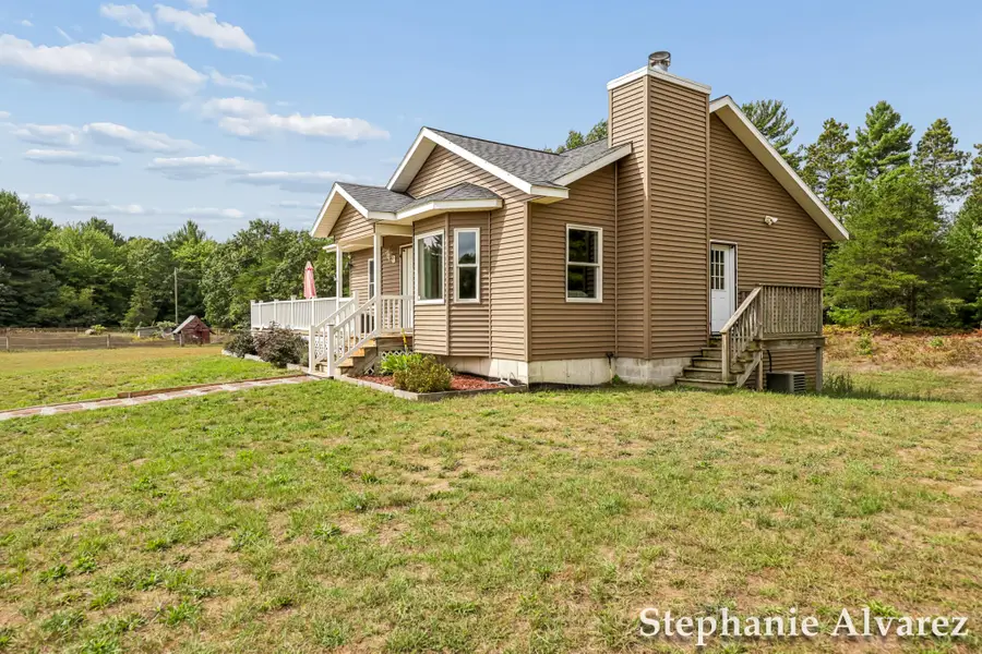 8616 S 72nd Avenue, Montague, MI 49437 - #2