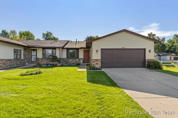 2142 Remington Way Ne, Grand Rapids, MI 49505