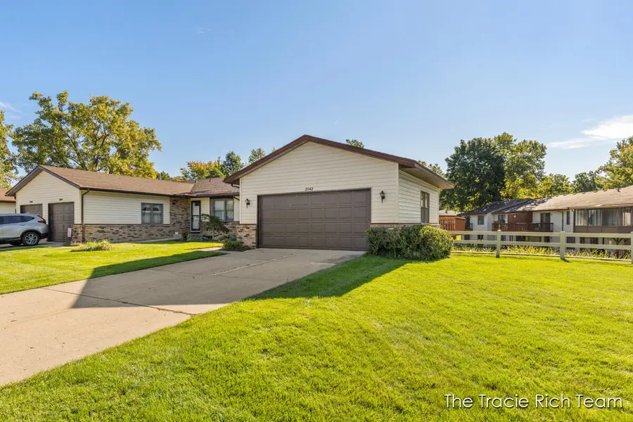 2142 Remington Way Ne, Grand Rapids, MI 49505 - #2