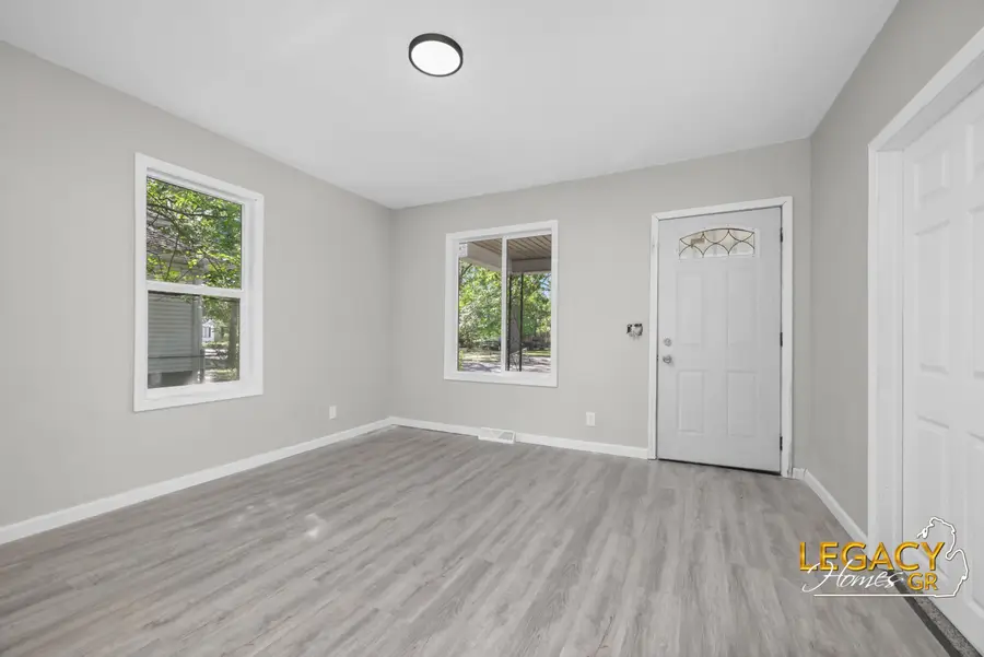 2328 7th Street, Muskegon Heights, MI 49444 - #2