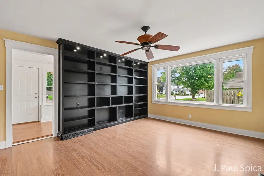 8317 Merton Avenue Sw, Byron Center, MI 49315 - #3