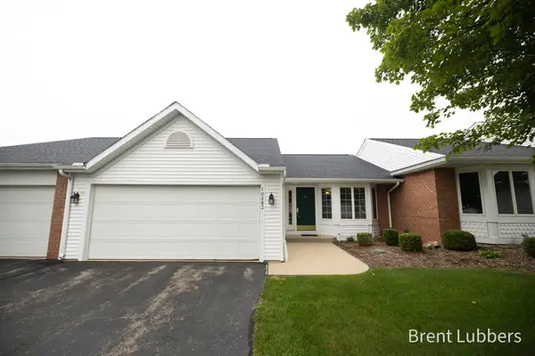 10283 Castlecourt #7, Zeeland, MI 49464