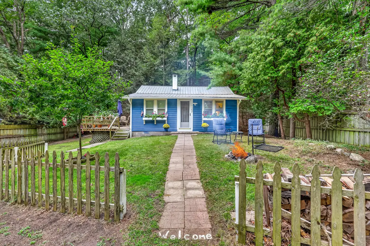 7297 S Lake Avenue, Pentwater, MI 49449 - #1
