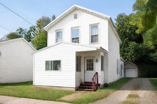 111 N Jackson Street, Ionia, MI 48846