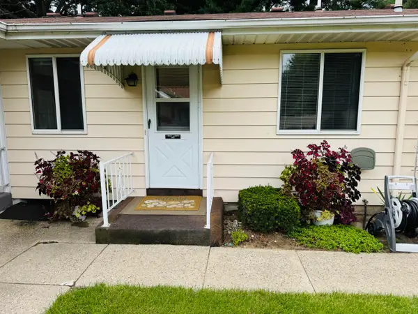 5831 Leisure South Drive Se, Kentwood, MI 49548