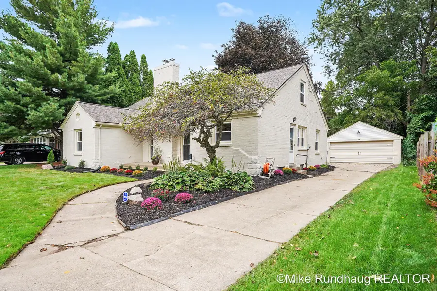 1625 Oswego Street Nw, Grand Rapids, MI 49504 - #2