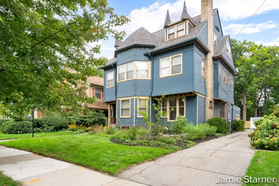 60 College Avenue Ne, Grand Rapids, MI 49503 - #2