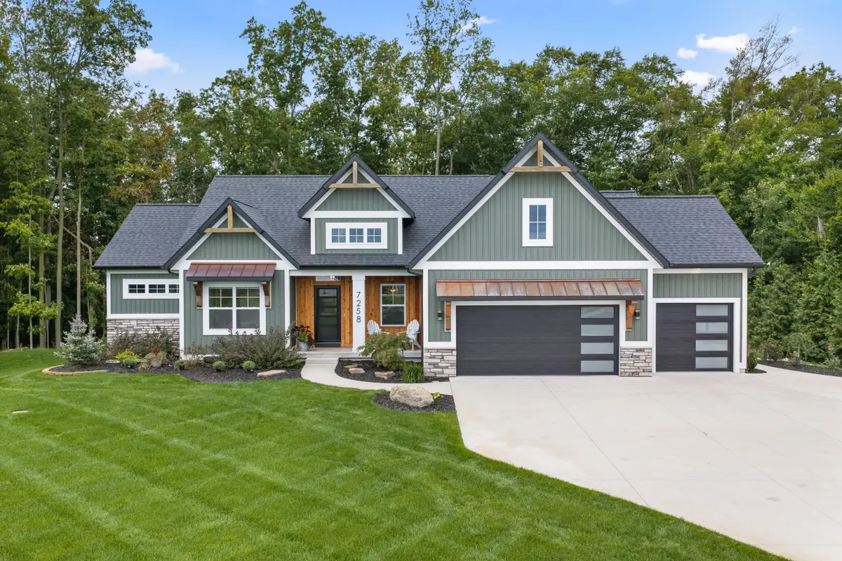 7258 Crossridge Drive Se, Grand Rapids, MI 49512 - #1