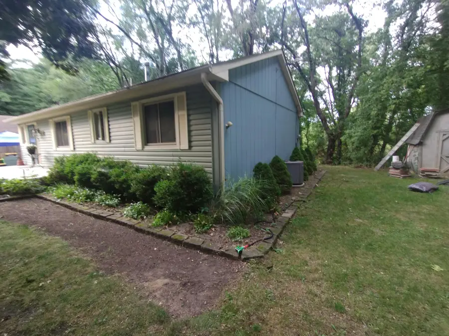 3847 Ponchartrain, Pinckney, MI 48169 - #2