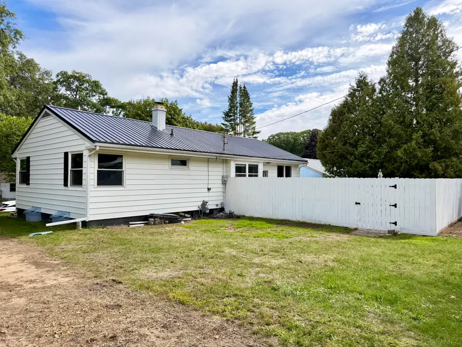 1027 N Rath Avenue, Ludington, MI 49431 - #3