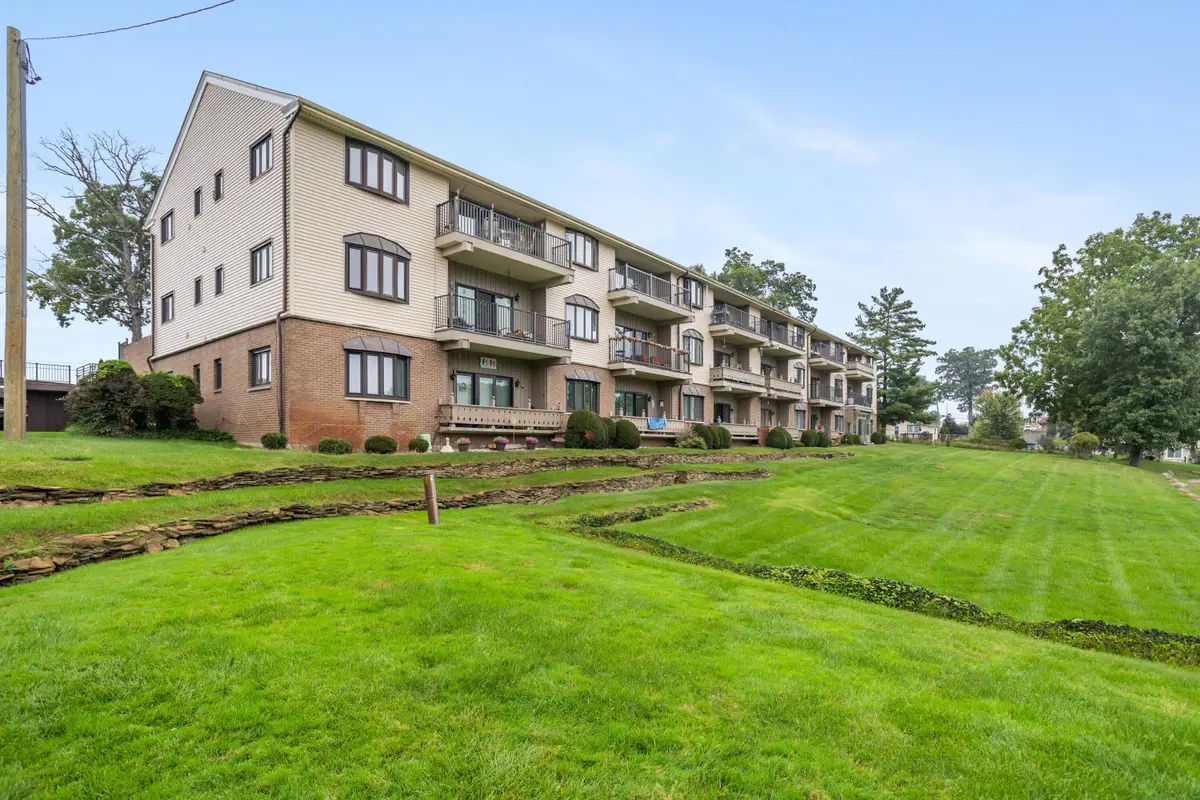 225 W Columbia Avenue #10, Battle Creek, MI 49015 - #1