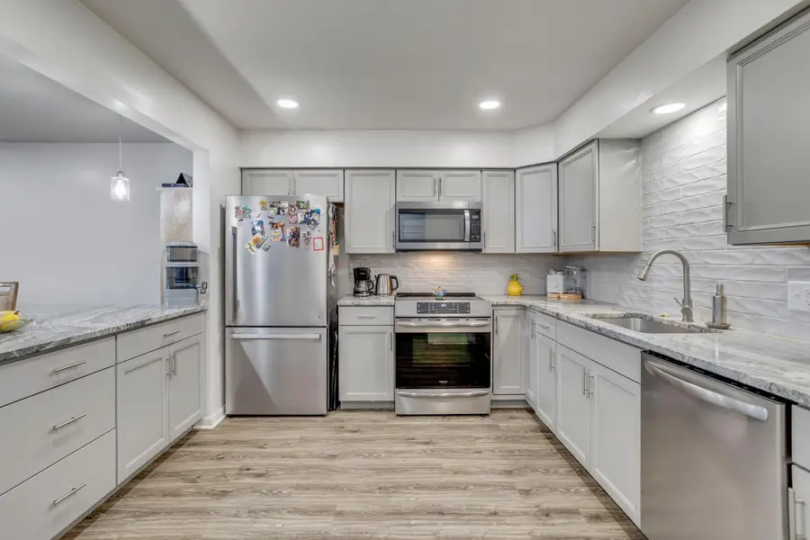 225 W Columbia Avenue #10, Battle Creek, MI 49015 - #3